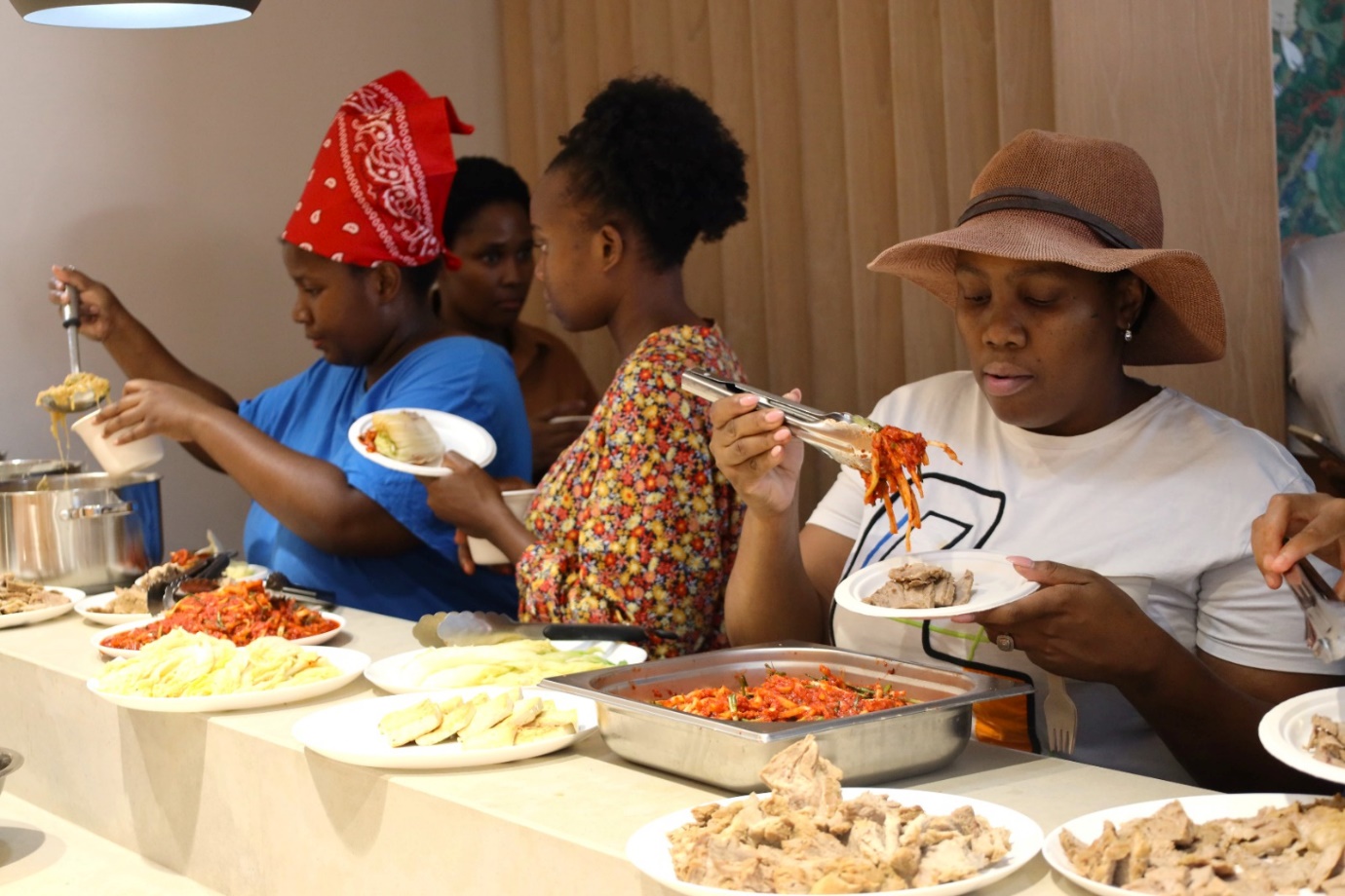 A group of people eating food

Description automatically generated