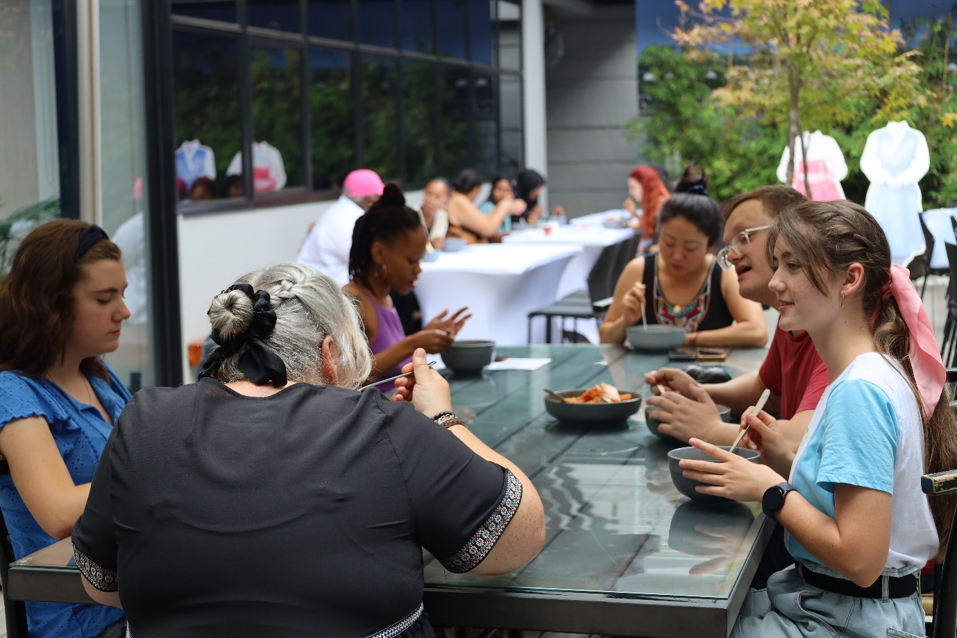 A group of people eating at a table

Description automatically generated