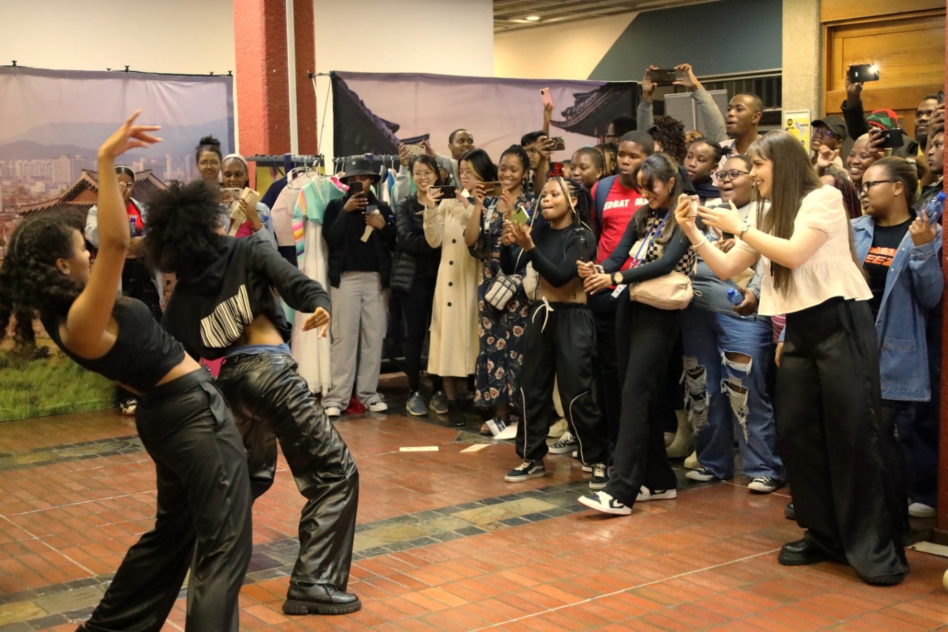 A group of people watching a dancer

Description automatically generated