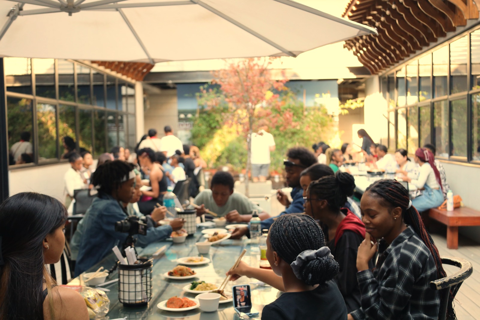 A group of people eating at a table

Description automatically generated
