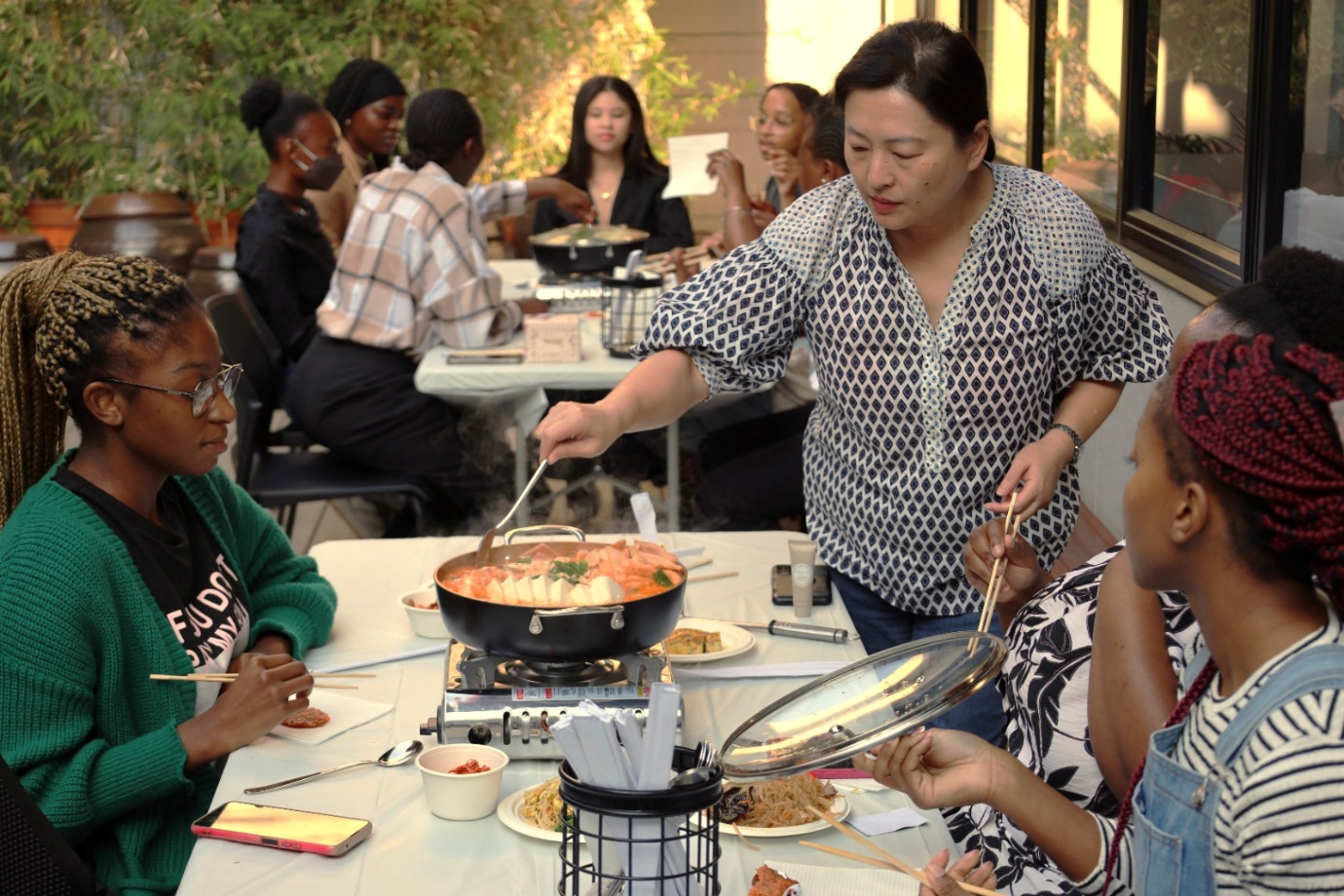 A group of people eating at a table

Description automatically generated