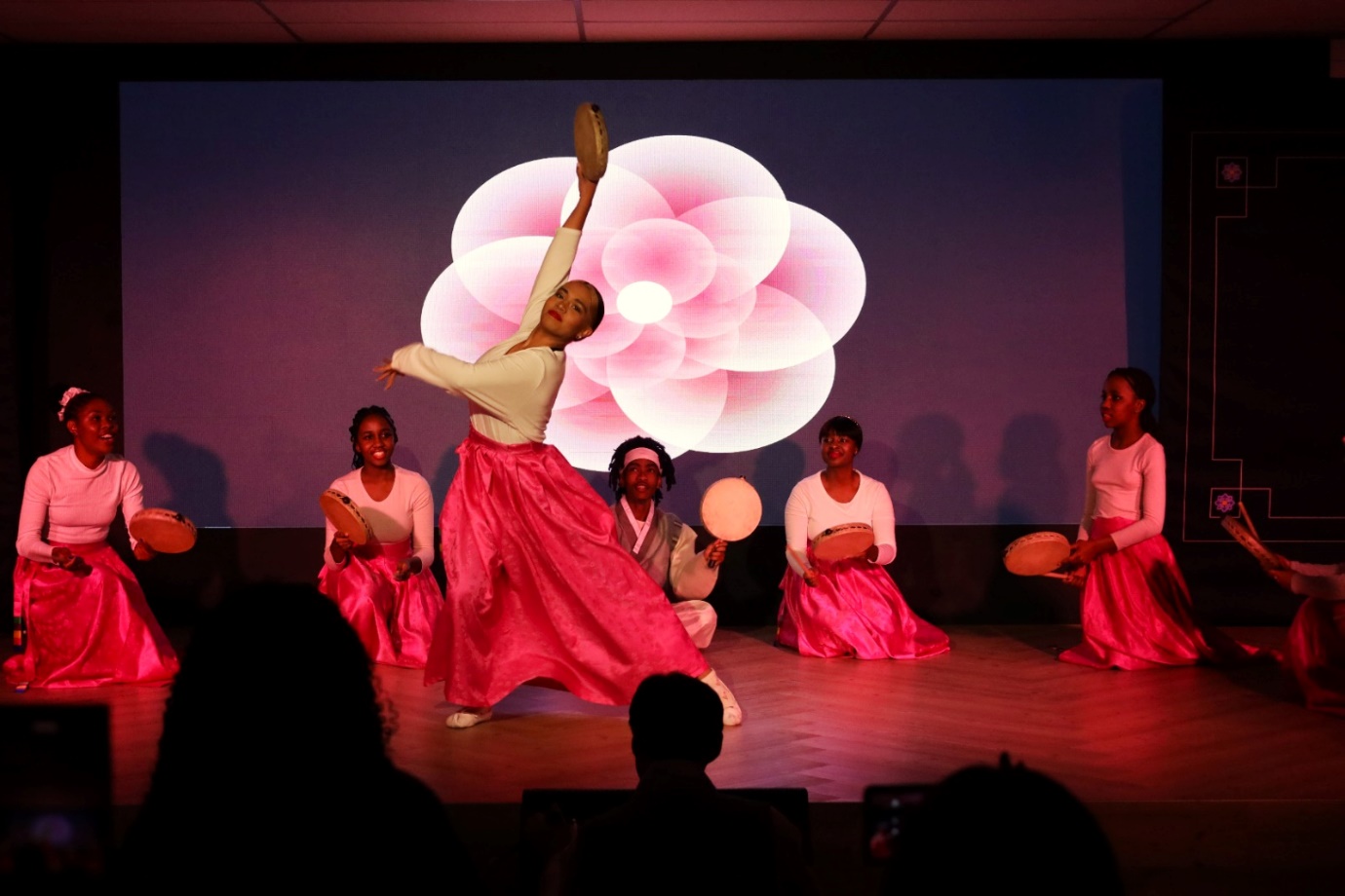 A group of people on a stage

Description automatically generated