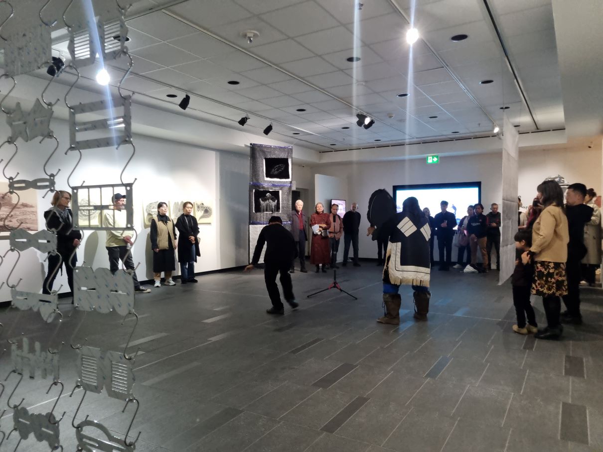Mathew Nuqingaq and Saewoong Ju are presenting a duo at the vernissage of the <Home and other places, Ottawa> exhibition