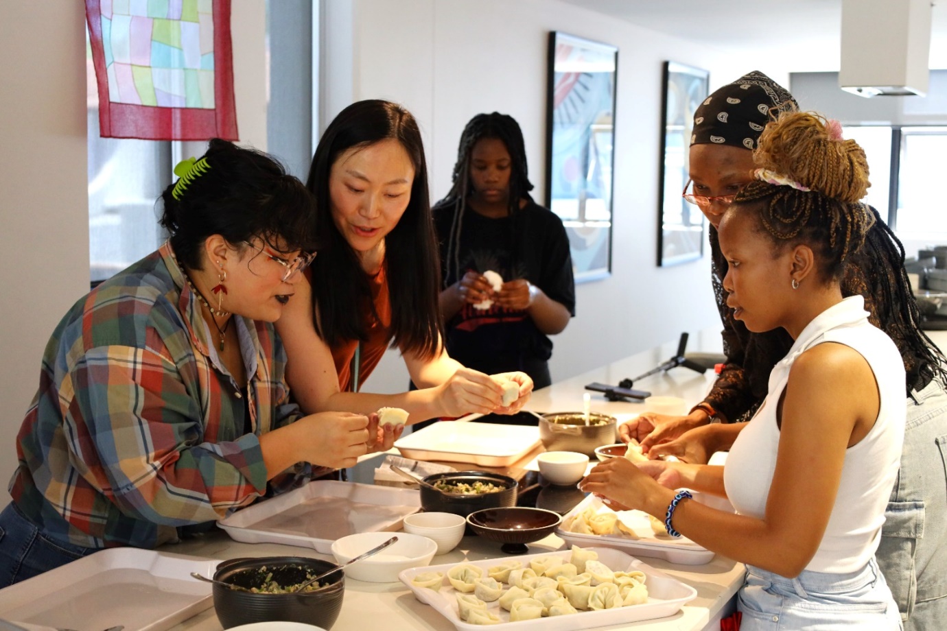 A group of people eating food

AI-generated content may be incorrect.