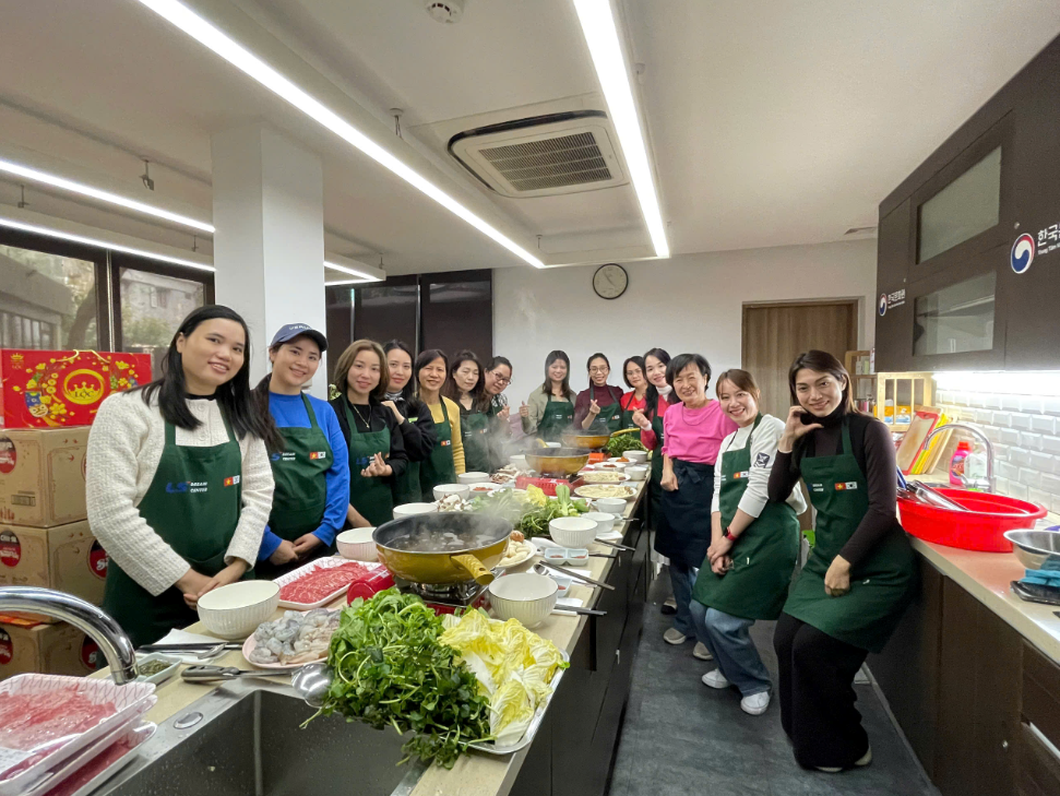 한베&nbsp;가정&nbsp;어머니들을&nbsp;대상으로&nbsp;진행한&nbsp;한식&nbsp;요리&nbsp;교실&nbsp;마지막&nbsp;수업 사진