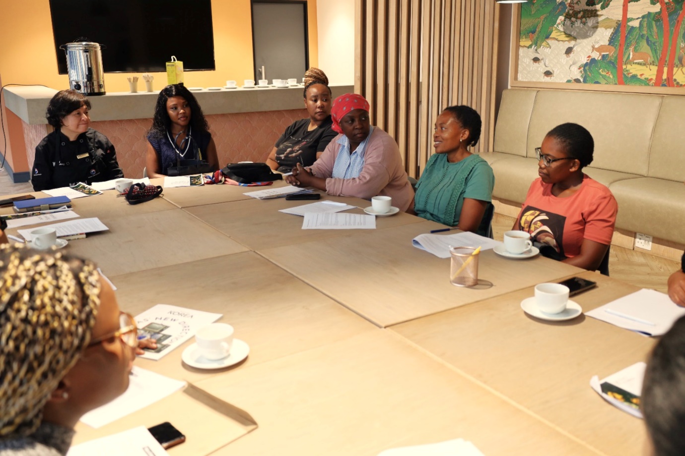 A group of people sitting around a table

AI-generated content may be incorrect.