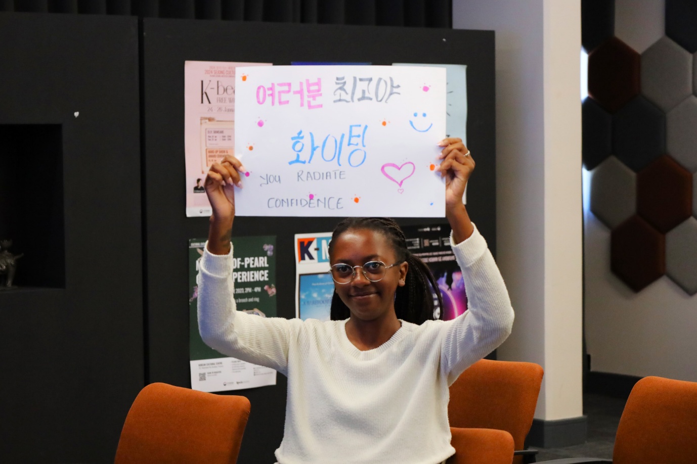 A person holding up a sign

AI-generated content may be incorrect.