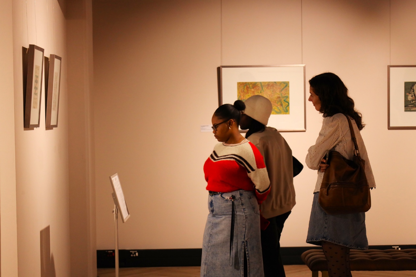 A group of women looking at a piece of art

AI-generated content may be incorrect.