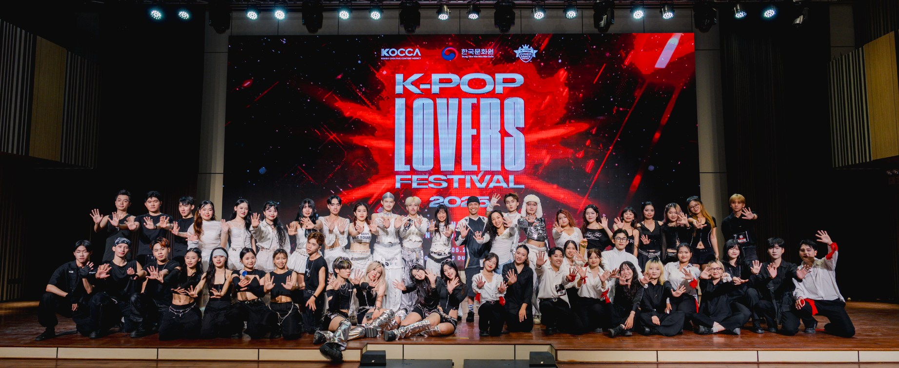 K-POP LOVERS FESTIVAL 2025&nbsp;–&nbsp;다낭&nbsp;지역 예선 참가 팀의 사진 (1)