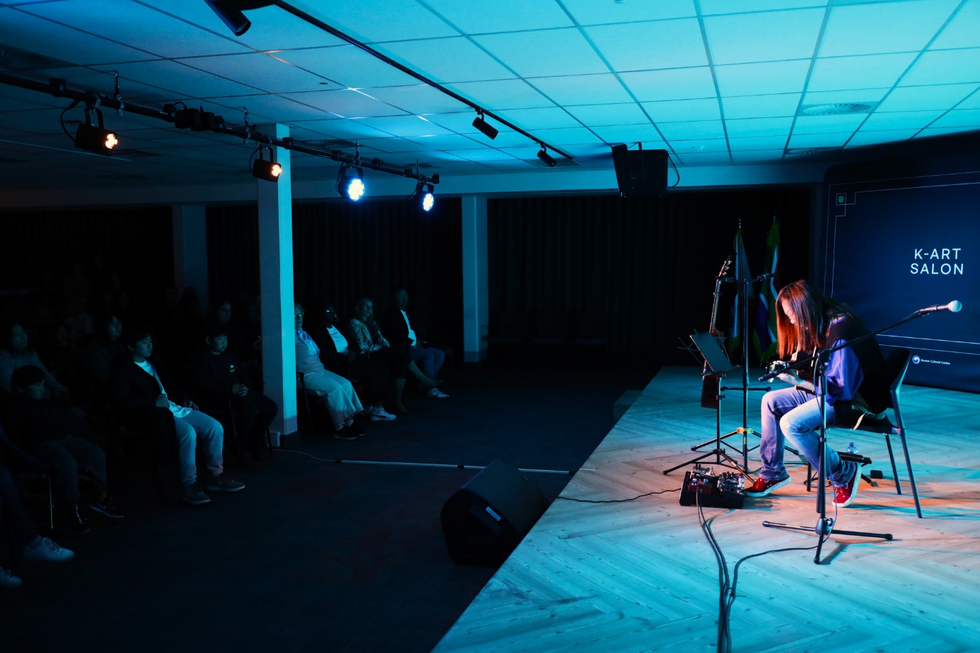 A group of people on a stage

AI-generated content may be incorrect.