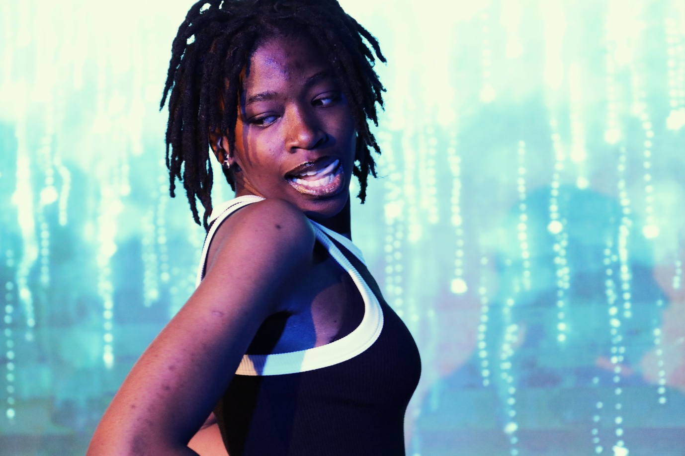 A person with dreadlocks smiling

AI-generated content may be incorrect.