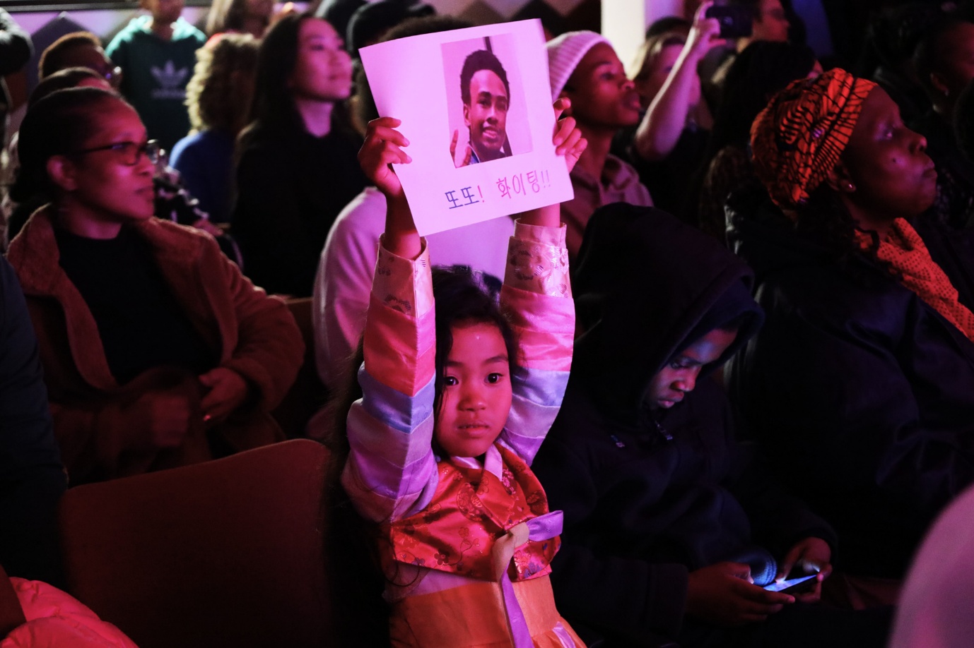 A child holding up a picture of a person

AI-generated content may be incorrect.