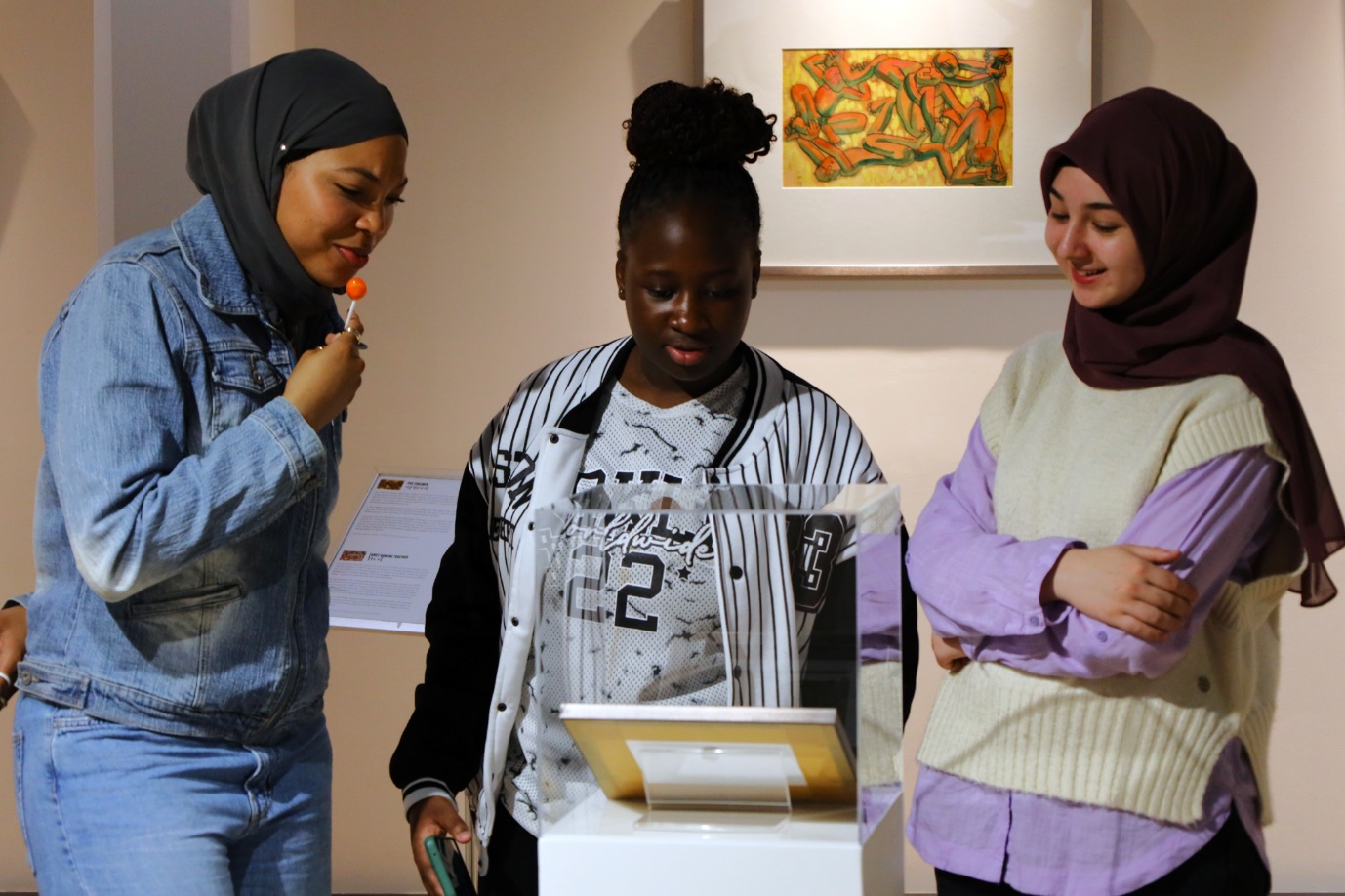 A few women standing next to a box

AI-generated content may be incorrect.