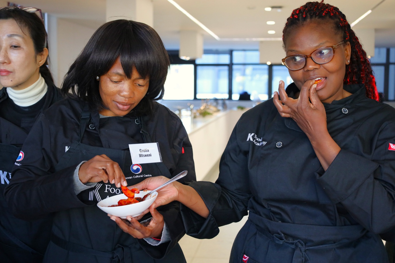 A few women in black coats eating

AI-generated content may be incorrect.