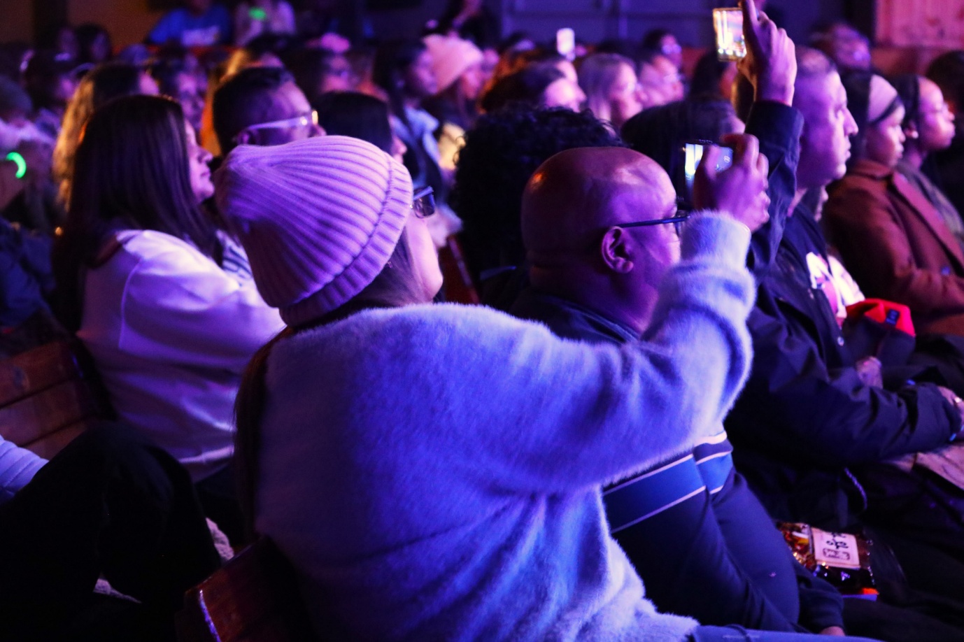 A group of people sitting in a room

AI-generated content may be incorrect.