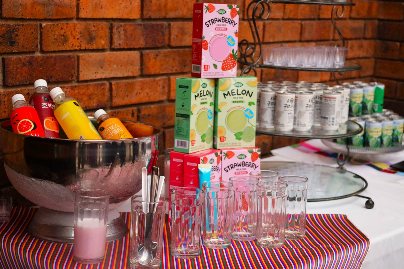 A table with drinks and beverages

AI-generated content may be incorrect.