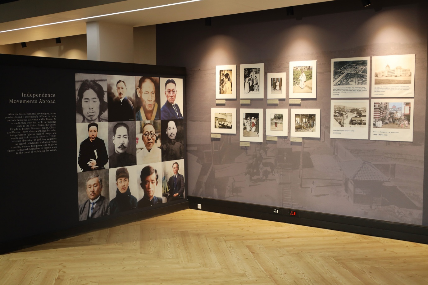 A room with pictures on the wall

AI-generated content may be incorrect.