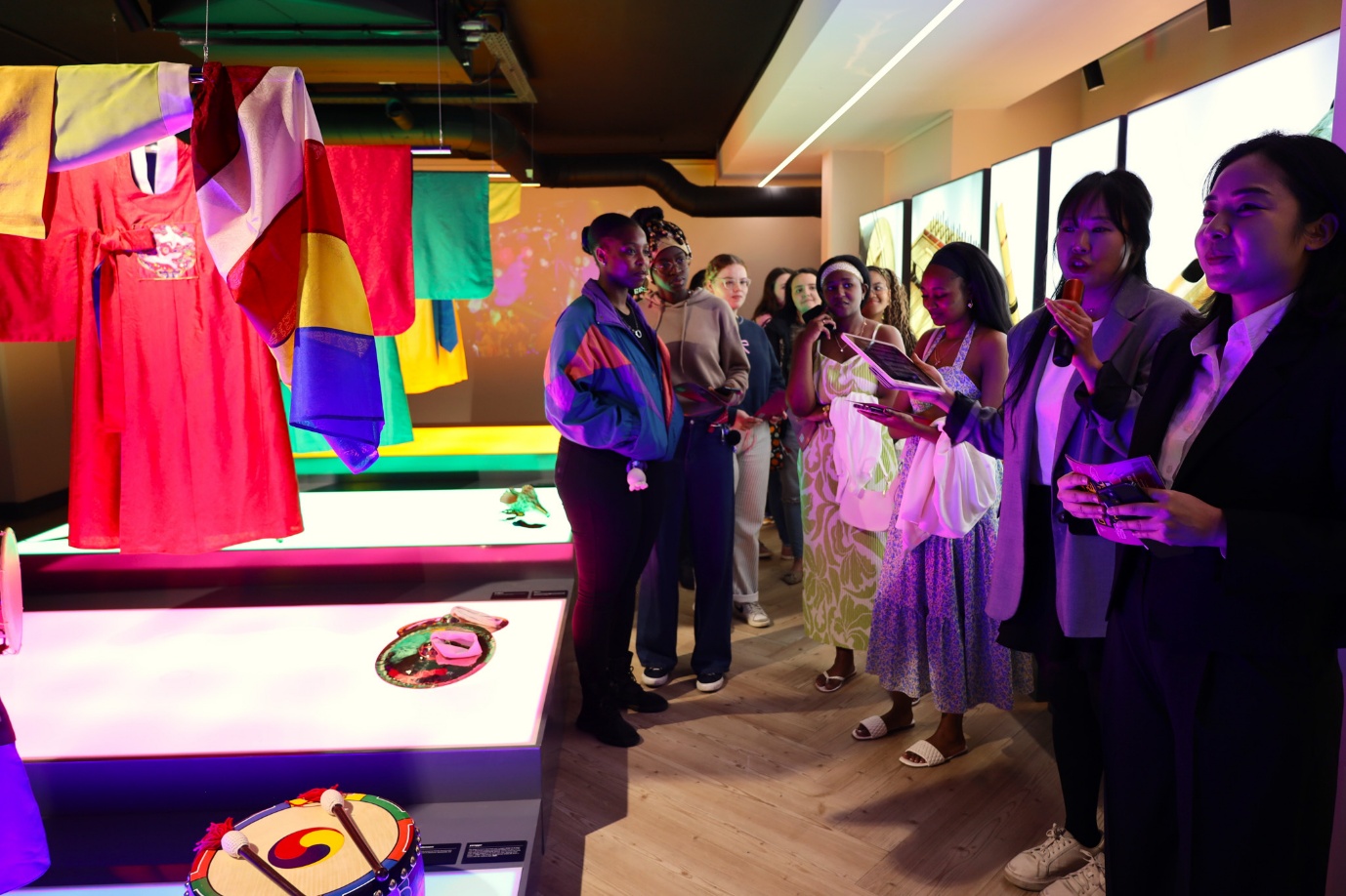 A group of people standing in a room

AI-generated content may be incorrect.