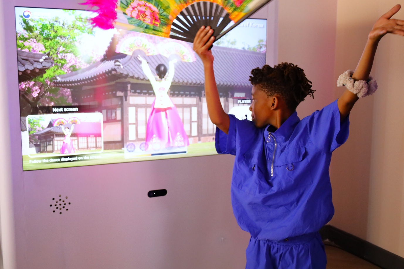 A young person in blue playing video games

AI-generated content may be incorrect.