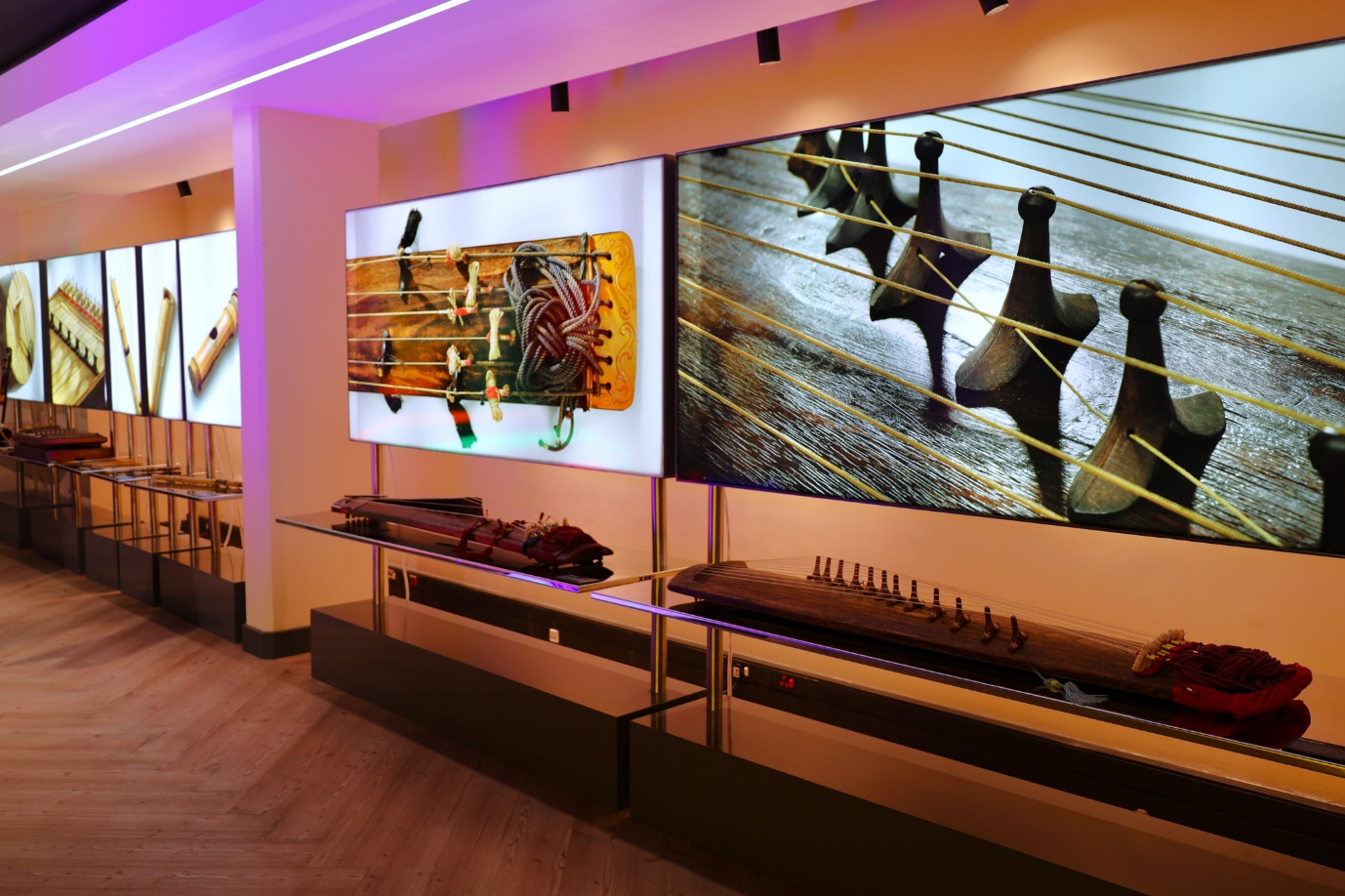 A person standing in front of a wall with a large screen

AI-generated content may be incorrect.