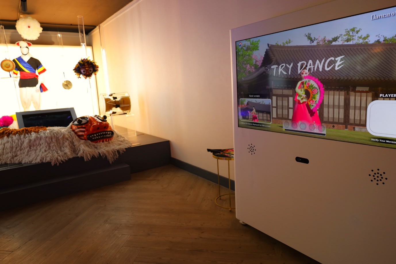 A tv in a room

AI-generated content may be incorrect.