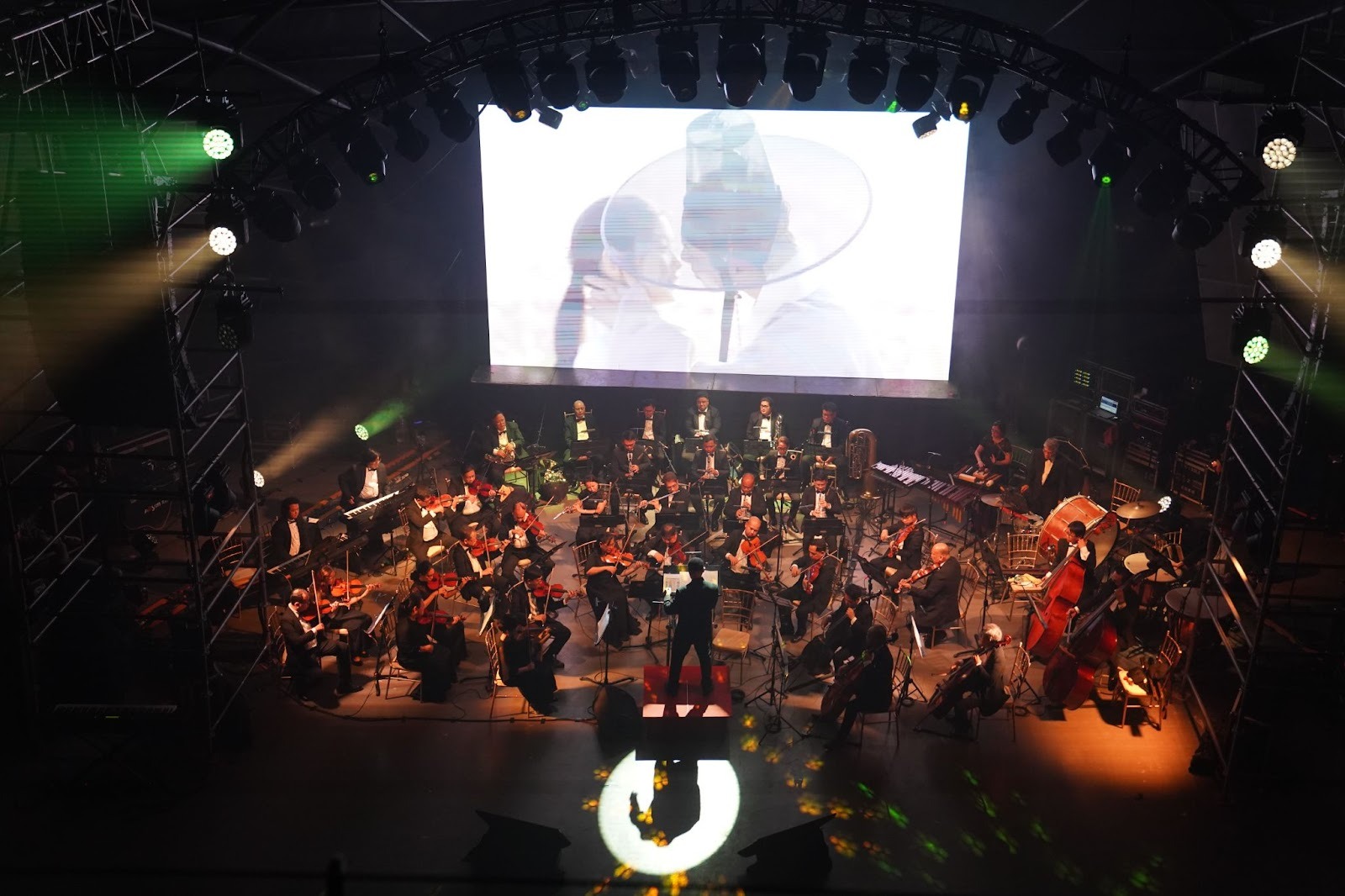 (The Philippine Philharmonic Orchestra led by Maestro Herminigildo Ranera and guest Concertmaster Kim Mijung.)