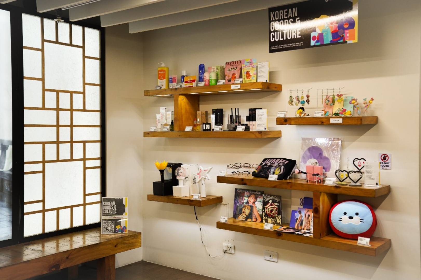 (Korean Goods &amp; Culture Exhibit at the Korean Cultural Center)