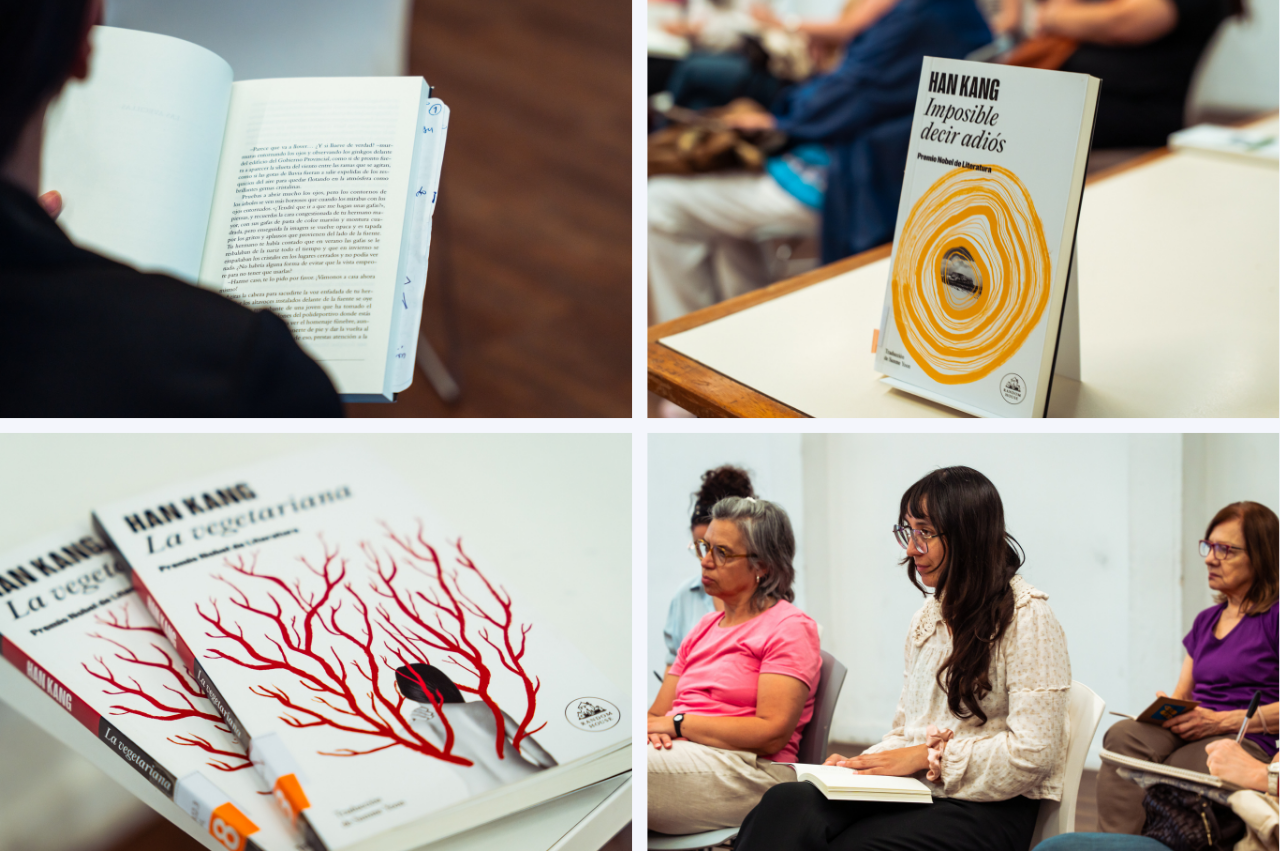 책들과 앉아있는 사람들